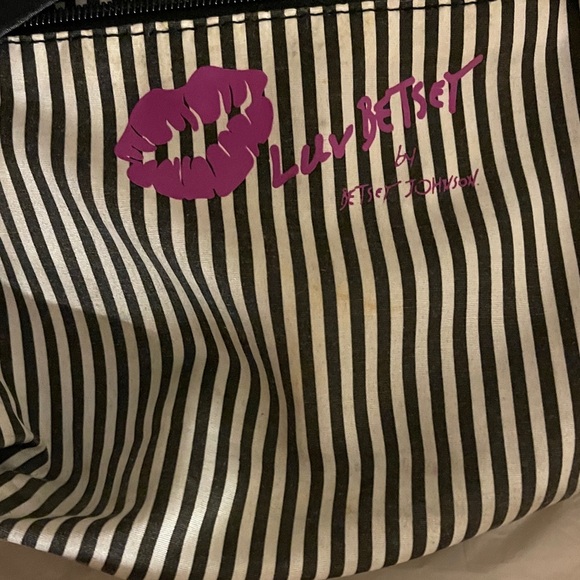 Betsey Johnson Black and White Floral Women's Bag - Picture 3 of 6